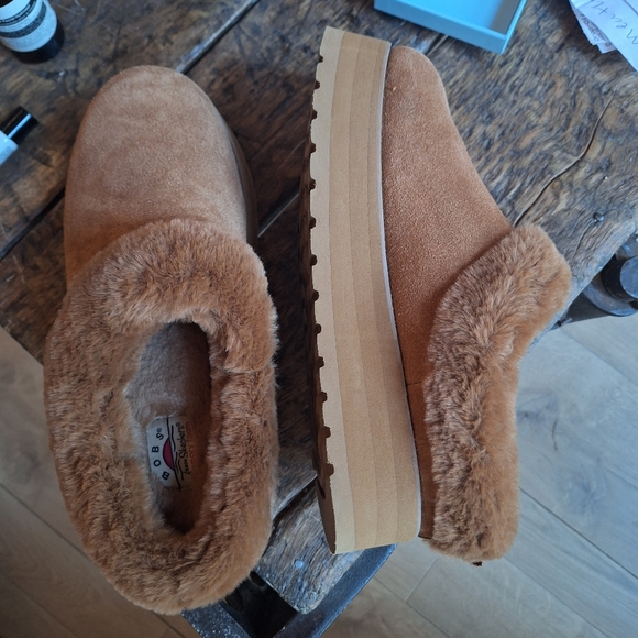 BOBS From Skechers Platform Slippers 7.5. New. Tan. - Picture 1 of 6